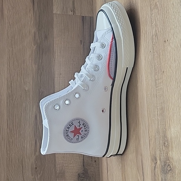 Converse High top Brand new in the box. - Picture 8 of 12